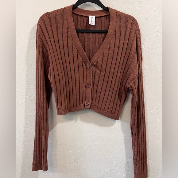 Abound Cropped Cardigan - Picture 2 of 4